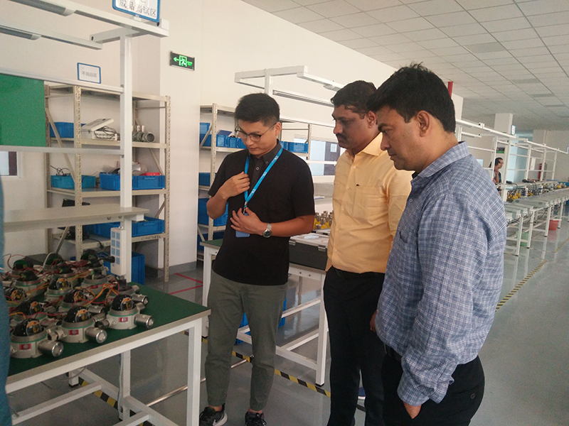 印度客戶來(lái)艾伊考察生產(chǎn)線